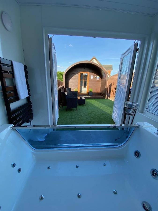 Highland Stays - Ben View Studio Pod & Jacuzzi Bath 포트 윌리엄 외부 사진